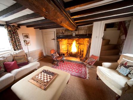 Open fire at Afton thatch cottage 