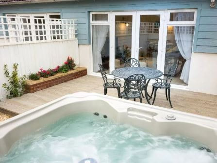 Hot tub next to a lodge at the bay colwell